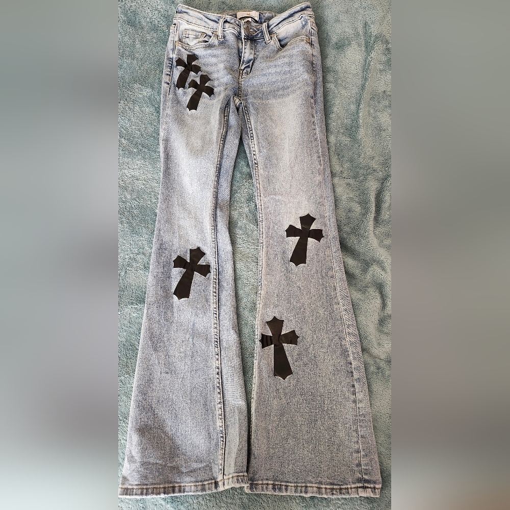 Juniors Austin Landing Flare Leg Black Crosses Jeans in Size 3